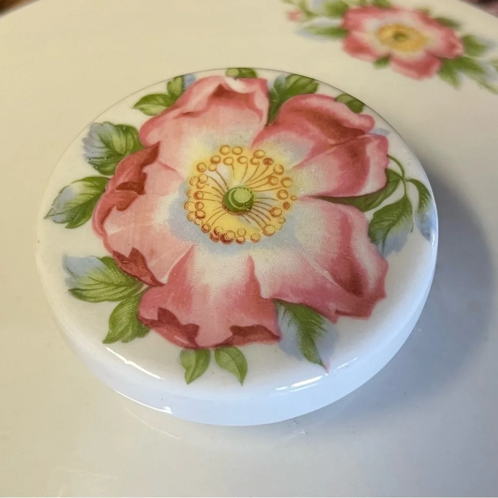 Halls Superior Quality Kitchenware Rose White Casserole Dish Circa 1945